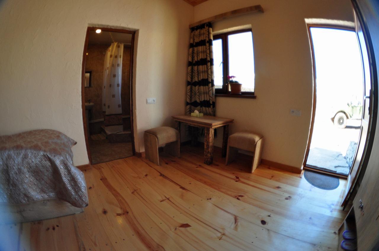 Saro B&B And Safari Tours Татьєв Екстер'єр фото